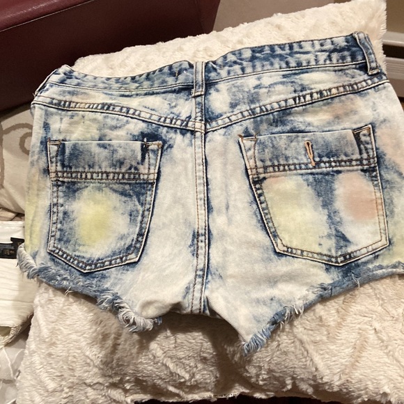 Free People Original Discolored Short Shorts - Picture 4 of 4